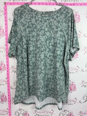 Active zone tshirt Women's Sage Green Floral Short Sleeve Tee